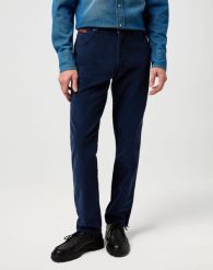 MESKIE SPODNIE WRANGLER TEXAS SLIM MOOD INDIGO 112370862. Niebieskie spodnie materiałowe męskie Wrangler, bez wzorów, z jeansu. Za 219.99 zł.