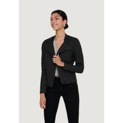 Kurtka Kobieta ONLY AVA FAUX LEATHER BIKER. Czarne kurtki damskie Only, bez wzorów, ze skóry, bez kaptura. Za 210.75 zł.