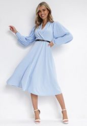 Jasnoniebieska Sukienka Rozkloszowana z Paskiem Aidyn. Niebieskie sukienki damskie Born2be, na imprezę, bez wzorów, eleganckie, bez kołnierzyka, bez ramiączek, midi, kopertowe. W wyprzedaży za 119.99 zł.