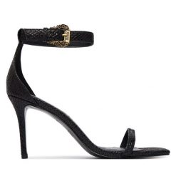 Sandały Versace Jeans Couture. Czarne sandały damskie Versace Jeans Couture, bez wzorów, z jeansu, bez obcasa, na szpilce. Za 969.99 zł.