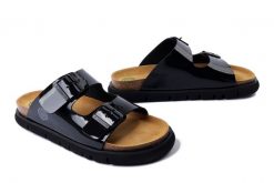 DR. BRINKMANN 700699-01 schwarz, klapki damskie. Czarne klapki damskie Dr. Brinkmann, bez wzorów, bez obcasa. Za 247.92 zł.