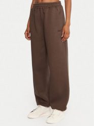 Reebok Spodnie dresowe Reebok X Ewa Chodakowska RK25304CCW Brązowy Regular Fit. Brązowe spodnie dresowe damskie Reebok, s, bez wzorów, z bawełny. Za 179.99 zł.