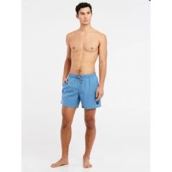 Szorty plażowe Protest Davey. Niebieskie szorty męskie Protest, bez kołnierzyka. Za 267.00 zł.