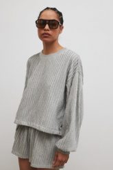 Bluza z dzianiny strukturalnej w kolorze COOL GREY - PRIZM- UNI. Szare bluzy bez kaptura damskie Marsala, m, z bawełny. Za 249.90 zł.