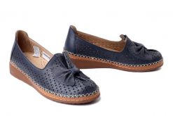 COMFORTABEL 830046-05 blau, półbuty damskie. Niebieskie półbuty damskie Comfortabel, w ażurowe wzory, ze skóry, bez obcasa. Za 229.42 zł.