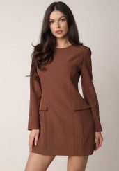 Brązowa Elegancka Sukienka VICES o Trapezowym Kroju z Imitacją Kieszeni Amaliete. Brązowe sukienki damskie Born2be, do pracy, m, bez wzorów, biznesowe, bez kołnierzyka, bez ramiączek, mini, kopertowe. Za 199.99 zł.