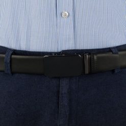 Pasek męski skórzany 3,5 cm klamra automatyczna Beltimore czarny 02-582 : Kolory - czarny, Rozmiar pasków - r.110-125 cm. Czarne paski męskie bez wzorów, ze skóry, wizytowe. Za 64.99 zł.