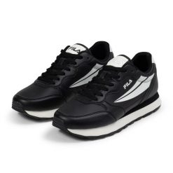 Buty sportowe męskie Fila Hypert P. Białe buty sportowe na co dzień męskie Fila, z materiału, bez zapięcia. Za 219.00 zł.