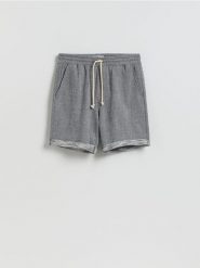 Szorty regular fit - granatowy. Niebieskie szorty męskie Reserved, bez wzorów, z bawełny. Za 89.99 zł.