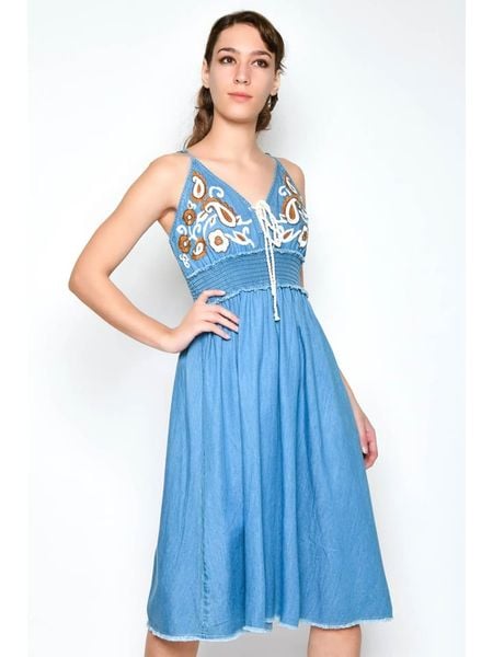 Tarifa Sukienka w kolorze błękitnym rozmiar: L. Niebieskie sukienki damskie Tarifa, l, bez wzorów, z bawełny, bez kołnierzyka, bez ramiączek, midi. Za 166.88 zł.