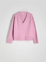 Sweter z głębokim dekoltem - różowy. Czerwone swetry klasyczne damskie Reserved, l, z dzianiny, bez kołnierzyka. W wyprzedaży za 99.99 zł.
