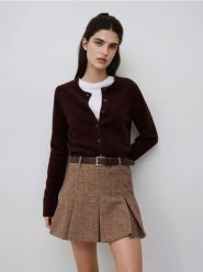 Spódnico-szorty z paskiem - beżowy. Brązowe szorty damskie Reserved, bez wzorów, z tkaniny. Za 149.99 zł.