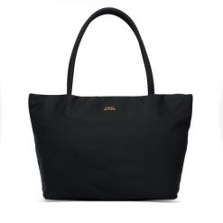 Torebka Tommy Hilfiger. Czarne torebki klasyczne damskie Tommy Hilfiger, bez wzorów, z nylonu, bez dodatków. Za 569.99 zł.