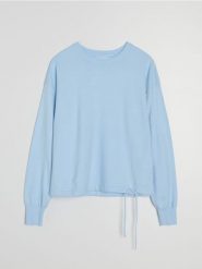 Wiskozowy sweter z ozdbnym wiązaniem - błękitny. Niebieskie swetry klasyczne damskie Sinsay, l, z wiskozy, bez kołnierzyka. Za 39.99 zł.