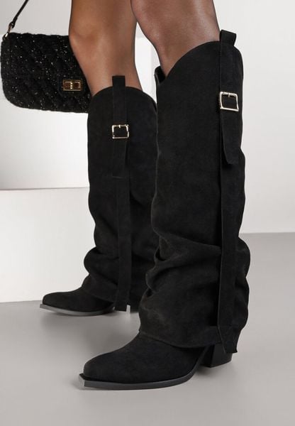 Czarne Kozaki Kowbojki na Stożkowym Obcasie z Wywiniętą Cholewką i Klamrą Naletea. Czarne kozaki damskie Born2be, bez obcasa, na obcasie. Za 149.99 zł.