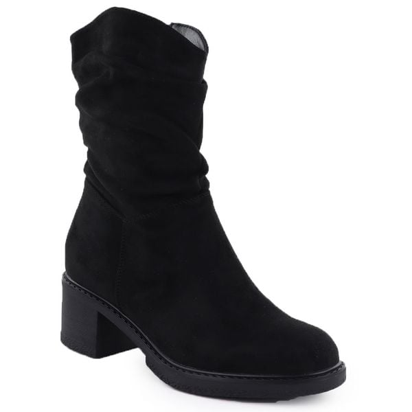 Botki zamszowe damskie czarne Potocki Z25-CN51303. Czarne botki damskie POTOCKI, ze skóry ekologicznej, eleganckie, bez obcasa, bez zapięcia. Za 199.99 zł.