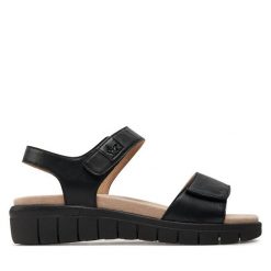 Sandały Caprice. Czarne sandały damskie Caprice, bez wzorów, bez obcasa, na płaskiej podeszwie. Za 229.99 zł.