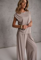 Beżowy Lejący Komplet Letni z Wiskozą Bluzka i Spodnie Wide Leg Nanassa. Brązowe spodnie materiałowe damskie Renee, bez wzorów, z tkaniny. Za 139.99 zł.