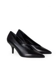 Patrizia Pepe Szpilki | 8Z0079/L048 | Kobieta | Czarny. Czarne szpilki Patrizia Pepe, bez wzorów, ze skóry, bez obcasa. W wyprzedaży za 479.00 zł.