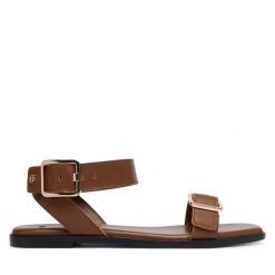 Sandały BOSS. Brązowe sandały damskie Boss, bez wzorów, bez obcasa, na płaskiej podeszwie. Za 899.99 zł.