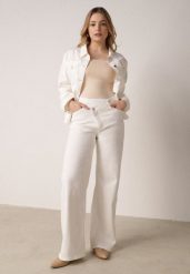 Białe Szerokie Jeansy z Bawełny z Asymetrycznym Zapięciem Saphisia. Białe jeansy damskie Born2be. Za 179.99 zł.