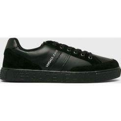 Versace Jeans - Buty. Czarne buty sportowe na co dzień męskie Versace Jeans, z gumy, bez zapięcia. W wyprzedaży za 479.90 zł.
