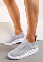 Szare Casualowe Buty Sportowe na Grubszej Podeszwie Ozdobione Perforacją Fiovena. Szare buty sportowe na co dzień damskie Renee, bez wzorów, z jeansu. Za 39.99 zł.