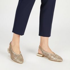 Czółenka damskie Gioseppo, lekka konstrukcja odkryta pięta elastyczny pasek z tyłu niski stabilny obcas pleciona cholewka smukły nosek, platinum, 792. Szare czółenka damskie Hot Potatoes by Gioseppo, bez wzorów, bez obcasa, na obcasie. Za 349.00 zł.