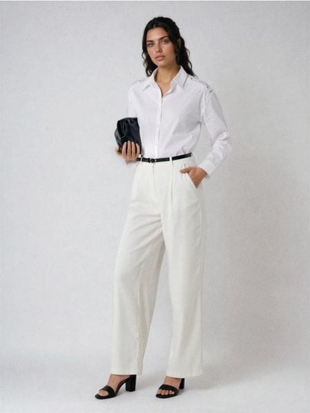 Spodnie palazzo z domieszką lnu - biały. Białe spodnie materiałowe damskie Sinsay, bez wzorów. Za 59.99 zł.