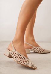 Ciemnobeżowe Czółenka VICES z Plecioną Cholewką na Słupku Aezorin. Brązowe czółenka damskie Born2be, bez wzorów, z jeansu, ze szpiczastym noskiem, bez obcasa, na słupku. Za 129.99 zł.