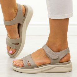 Szare sandały damskie Vinceza 92102. Szare sandały damskie VINCEZA, bez wzorów, z jeansu, bez obcasa. Za 139.00 zł.