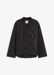 Bardzo lekka kurtka pikowana, oversize. Czarne kurtki damskie bonprix, bez wzorów, bez kaptura. Za 219.99 zł.