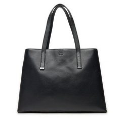 Torebka Calvin Klein. Czarne shopper bag damskie CALVIN KLEIN, bez wzorów, bez dodatków. Za 439.99 zł.
