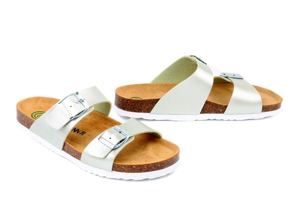 DR. BRINKMANN 700993-71 hellgrun, klapki damskie. Zielone klapki damskie Dr. Brinkmann, bez wzorów, bez obcasa. Za 204.90 zł.