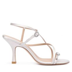 Sandały Stuart Weitzman. Białe sandały damskie Stuart Weitzman, bez wzorów, bez obcasa, na szpilce. Za 2,319.00 zł.