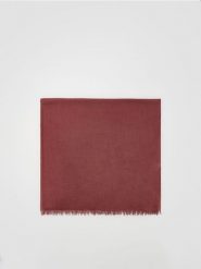 Gładki szal - bordowy. Czerwone szaliki i kominy damskie Reserved, bez wzorów. W wyprzedaży za 32.99 zł.