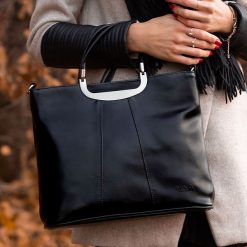 Torebka skórzana damska elegancka DAN-A T280 czarna. Czarne torebki klasyczne damskie DAN-A, bez wzorów, ze skóry, bez dodatków. Za 349.99 zł.