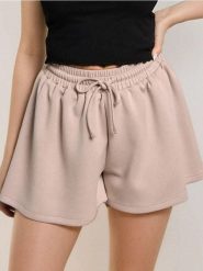 Szorty dresowe z luźnymi nogawkami soft touch - beżowy. Brązowe szorty damskie Sinsay, bez wzorów, z dresówki. Za 39.99 zł.