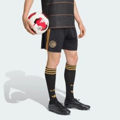 Spodenki wyjazdowe Ajax Amsterdam 26/27. Brązowe szorty męskie Adidas, bez wzorów, z materiału, klasyczne. Za 199.00 zł.