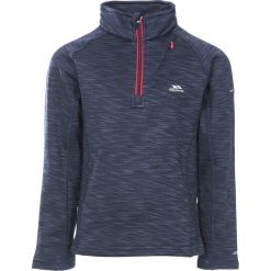 Bluza polarowa w kolorze granatowo-czerwonym. Niebieskie bluzy chłopięce Trespass Kids, bez wzorów, z materiału, bez ramiączek, bez kaptura. W wyprzedaży za 49.95 zł.