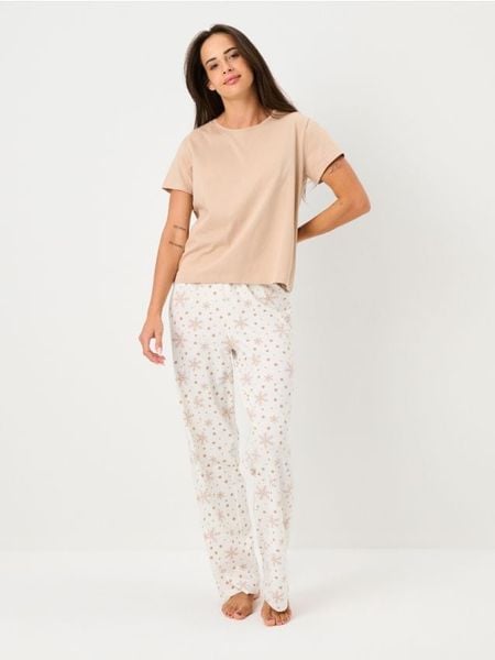 Bawełniana piżama dwuczęściowa z motywem świątecznym - beżowy. Brązowe piżamy damskie Sinsay, l, bez wzorów, z bawełny, bez ramiączek. Za 29.99 zł.