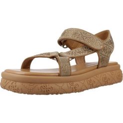Sandały GUESS FLJLD2 FAL03 Brązowy. Brązowe obuwie trekkingowe damskie Guess, z aplikacjami, z syntetyku, bez obcasa. Za 541.99 zł.