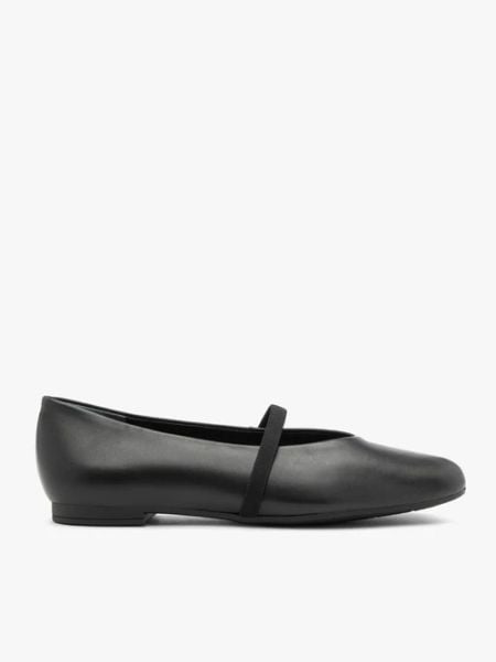 Czarne minimalistyczne baleriny z gumką. Czarne baleriny damskie Brawo sp. z o.o., bez wzorów, ze skóry, bez obcasa, na płaskiej podeszwie. Za 329.99 zł.