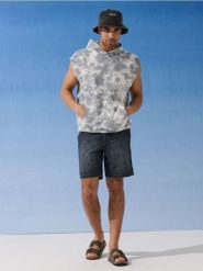 Klapki z dwoma paskami z naturalnej skóry i klamrami - szary. Szare klapki i japonki męskie Sinsay, ze skóry. Za 39.99 zł.