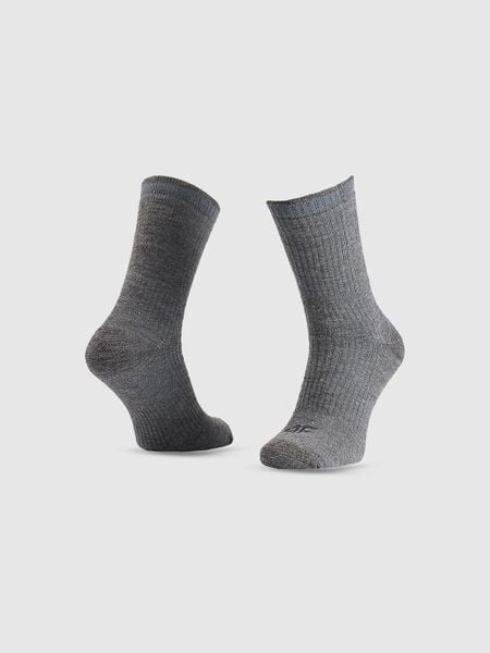 4F Skarpetki trekkingowe za kostkę męskie - szare 43-46. Szare skarpetki męskie 4f, bez wzorów. Za 49.99 zł.