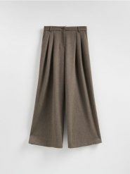 Spodnie z wiskozą - ciemnobrązowy. Brązowe spodnie materiałowe damskie Reserved, bez wzorów, z tkaniny. Za 159.99 zł.