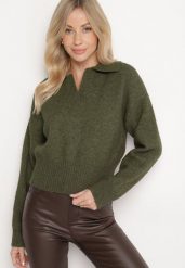 Zielony Sweter o Krótkim Kroju z Kołnierzykiem i Dekoltem w Serek Valentarisa. Zielone swetry klasyczne damskie Born2be, z bawełny, bez kołnierzyka. Za 139.99 zł.