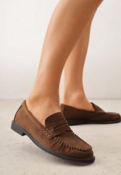 Ciemnobrązowe Mokasyny VICES z Wkładką ze Skóry Naturalnej i Przeszyciami Astanie. Brązowe mokasyny damskie Renee, z jeansu. Za 89.99 zł.