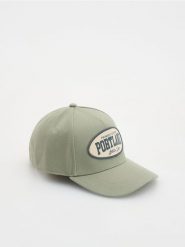 Czapka baseball z naszywką - morski. Zielone czapki męskie Reserved, z aplikacjami. W wyprzedaży za 39.99 zł.