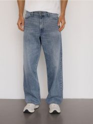 Jeansy loose z efektem sprania - granatowy. Niebieskie jeansy męskie Reserved. W wyprzedaży za 99.99 zł.